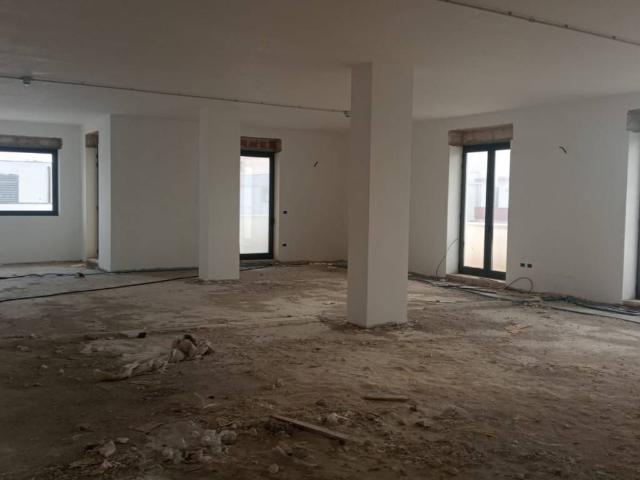 Locale Commerciale in vendita a Puglia, Lecce