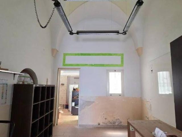 Locale Commerciale in vendita a Puglia, Lecce