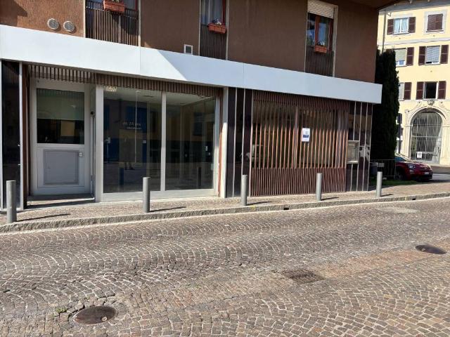 Locale Commerciale in vendita a Galbiate, Lombardia