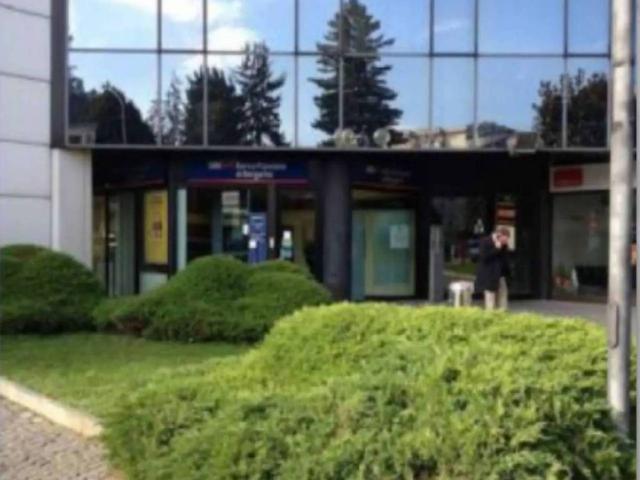 Locale Commerciale in vendita a Centro, Gallarate