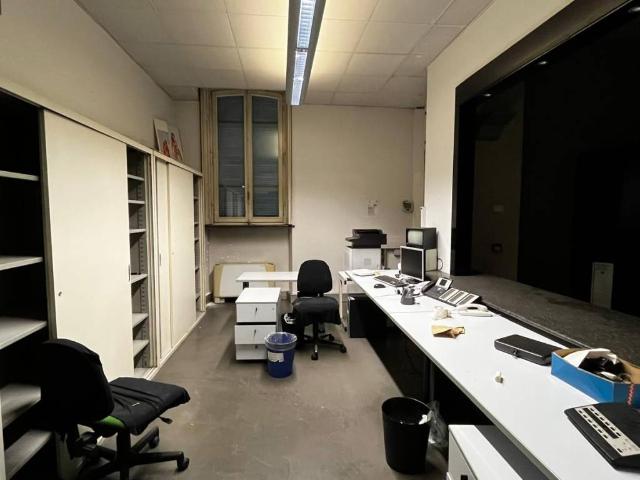 Locale Commerciale in vendita a Arnate, Gallarate