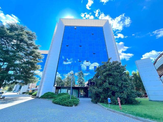 Locale Commerciale in vendita a Centro, Gallarate