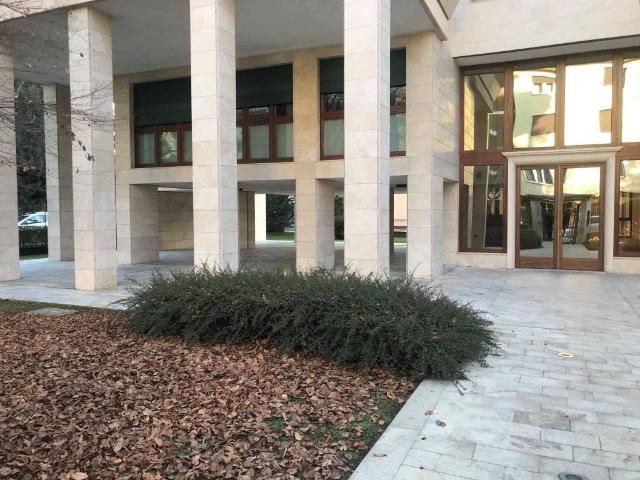 Locale Commerciale in vendita a Centro, Gallarate