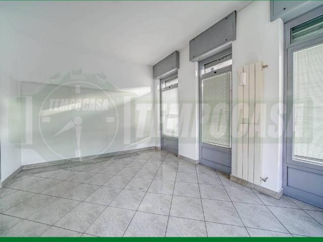 Locale Commerciale in vendita a Gallarate, Lombardia