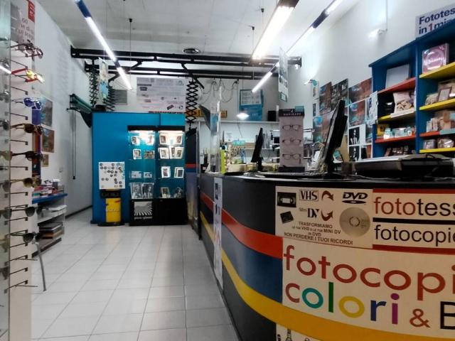 Locale Commerciale in vendita a Gallarate, Lombardia