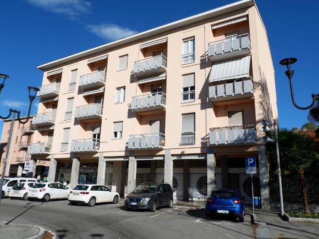 Locale Commerciale in vendita a Gallarate, Lombardia