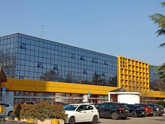 Locale Commerciale in vendita a Sciarè, Gallarate