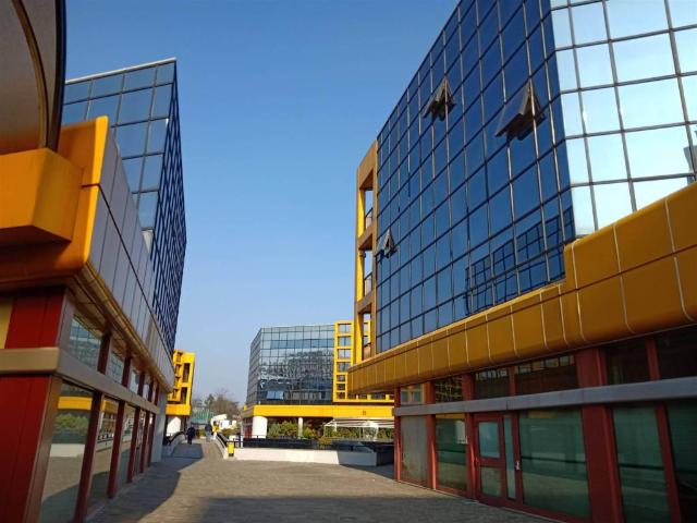 Locale Commerciale in vendita a Sciarè, Gallarate