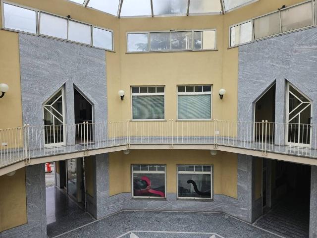 Locale Commerciale in vendita a Centro, Gallarate