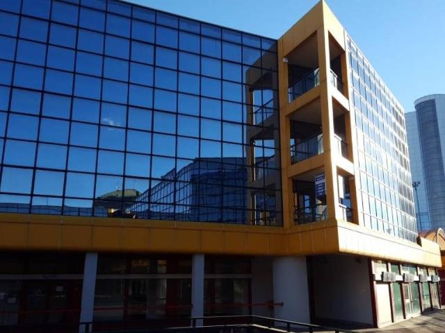 Locale Commerciale in vendita a Gallarate, Lombardia