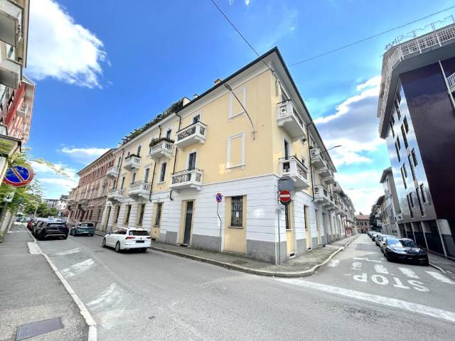 Locale Commerciale in vendita a Centro, Gallarate