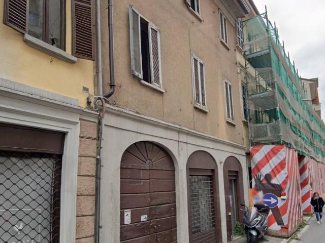Locale Commerciale in vendita a Centro, Gallarate