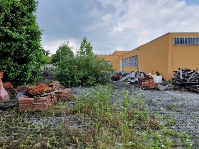 Locale Commerciale in vendita a Madonna in Campagna, Gallarate