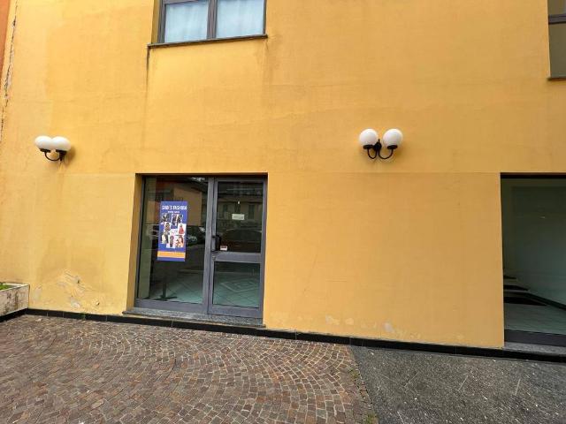 Locale Commerciale in vendita a Centro, Gallarate