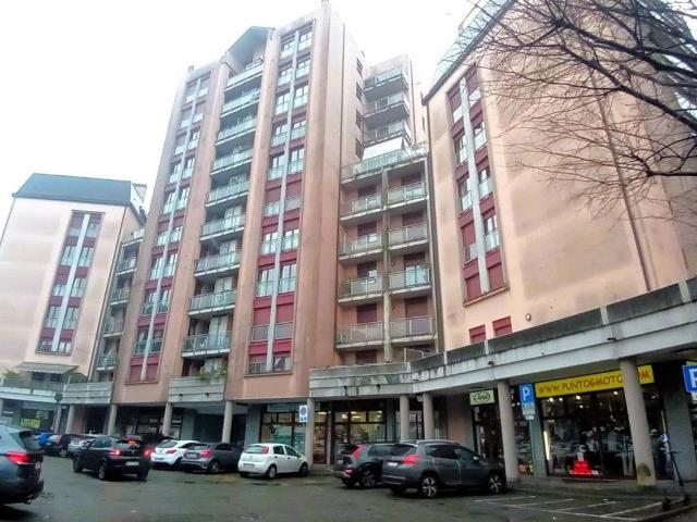 Locale Commerciale in vendita a Centro, Gallarate