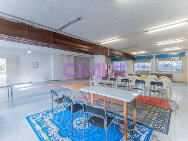 Locale Commerciale in vendita a Centro, Gallarate