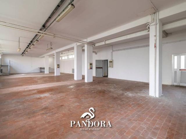 Locale Commerciale in vendita a Gallarate, Lombardia