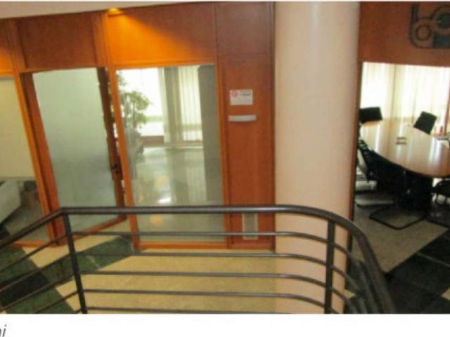 Locale Commerciale in vendita a Gallarate, Lombardia