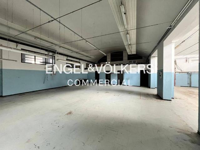 Locale Commerciale in vendita a Gallarate, Lombardia
