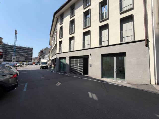 Locale Commerciale in vendita a Centro, Gallarate