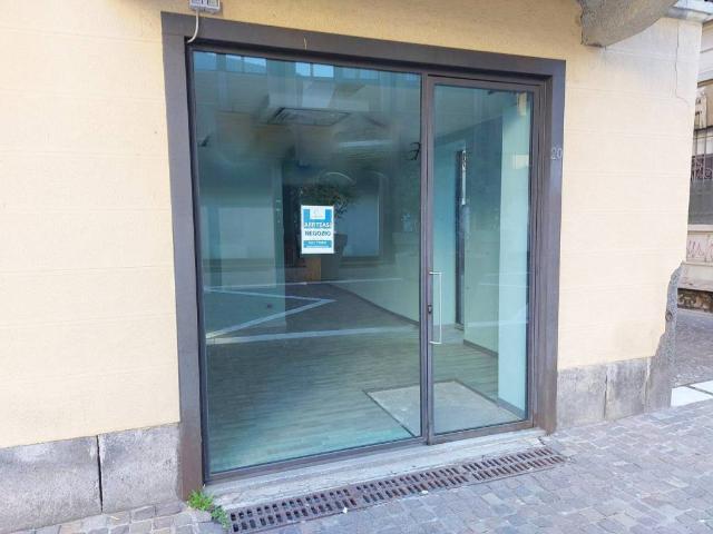 Locale Commerciale in vendita a Centro, Gallarate