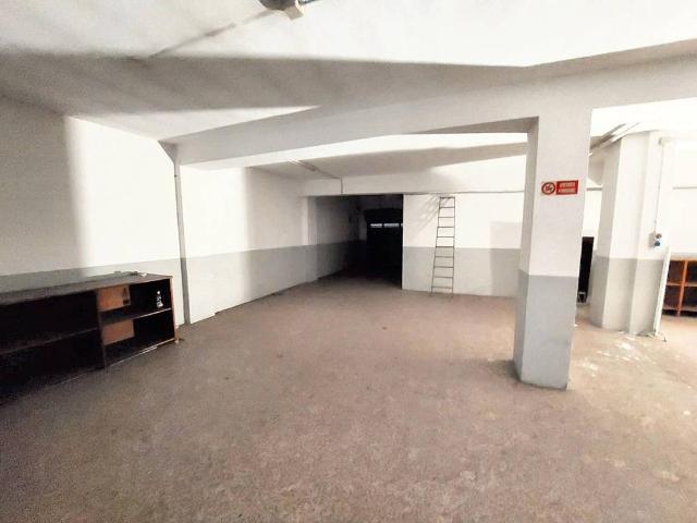 Locale Commerciale in vendita a Centro, Gallarate