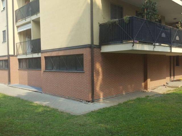 Locale Commerciale in vendita a Gallarate, Lombardia