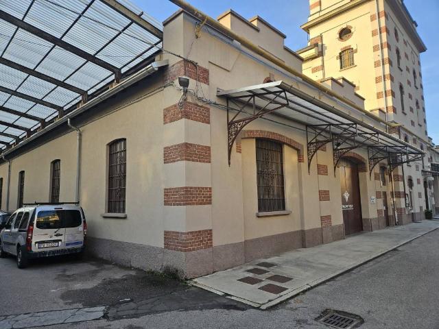 Locale Commerciale in vendita a Arnate, Gallarate