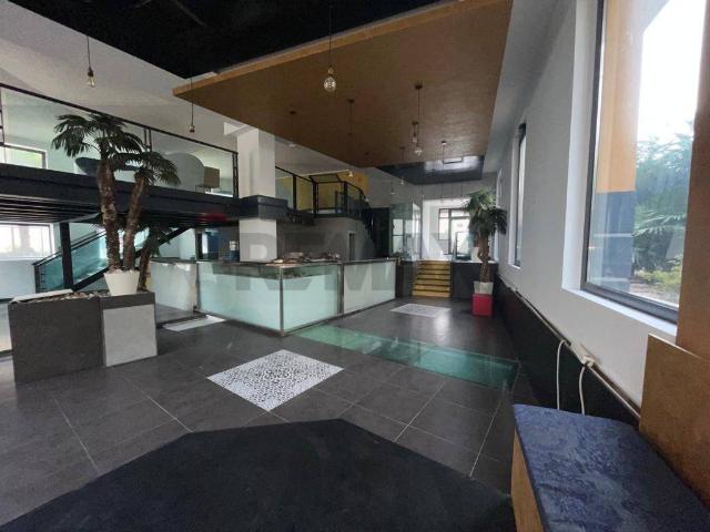 Locale Commerciale in vendita a Arnate, Gallarate