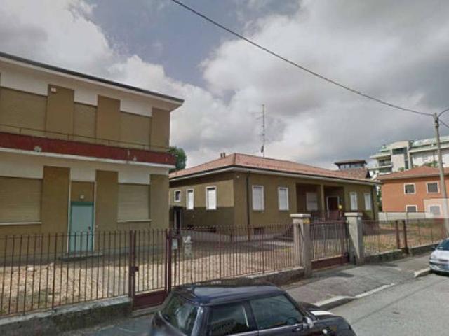Locale Commerciale in vendita a Arnate, Gallarate