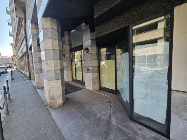 Locale Commerciale in vendita a Centro, Gallarate