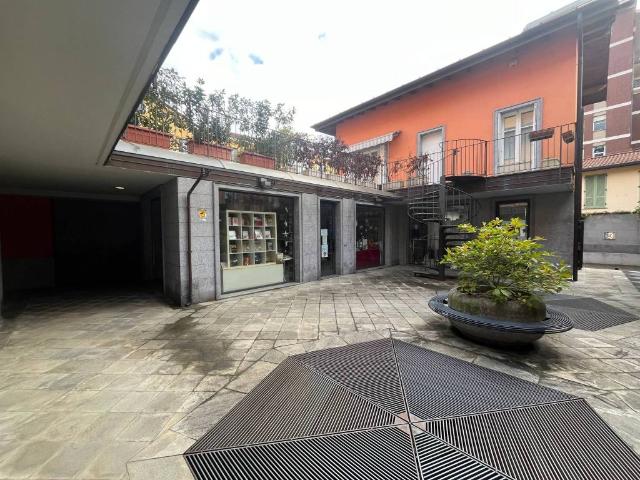 Locale Commerciale in vendita a Centro, Gallarate