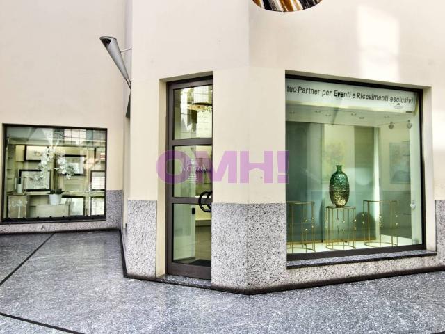 Locale Commerciale in vendita a Centro, Gallarate