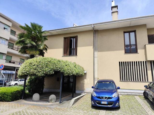 Locale Commerciale in vendita a Arnate, Gallarate