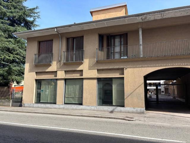 Locale Commerciale in vendita a Arnate, Gallarate