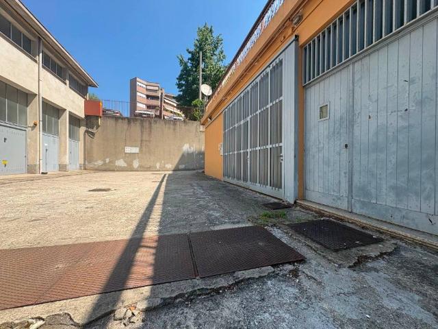 Locale Commerciale in vendita a Arnate, Gallarate
