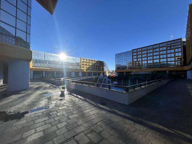 Locale Commerciale in vendita a Gallarate, Lombardia