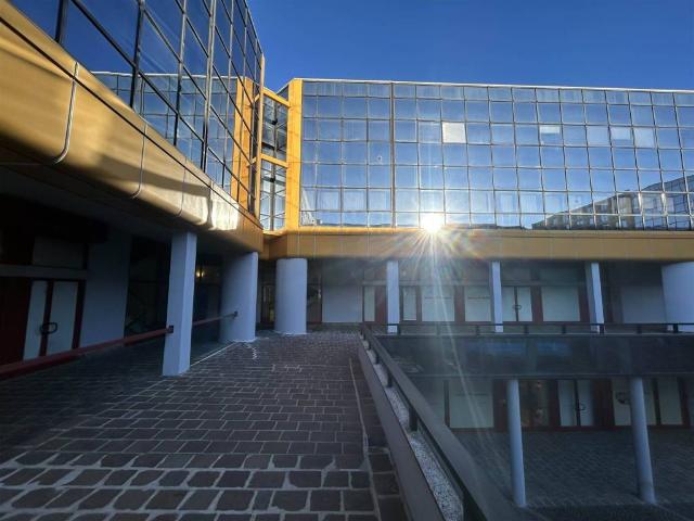 Locale Commerciale in vendita a Gallarate, Lombardia