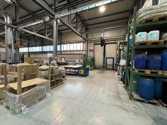 Locale Commerciale in vendita a Gallarate, Lombardia