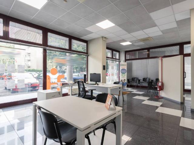 Locale Commerciale in vendita a Centro, Gallarate