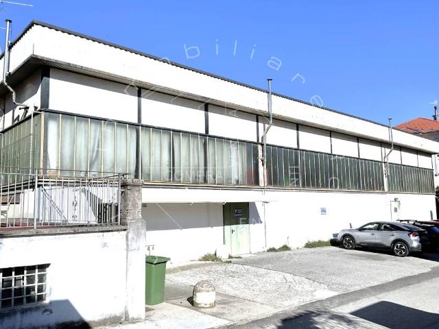 Locale Commerciale in vendita a Bettolino, Gallarate