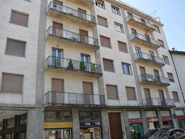 Locale Commerciale in vendita a Centro, Gallarate