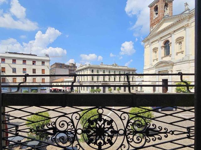 Locale Commerciale in vendita a Centro, Gallarate