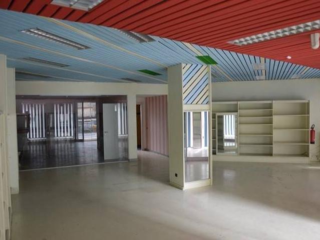 Locale Commerciale in vendita a Centro, Gallarate