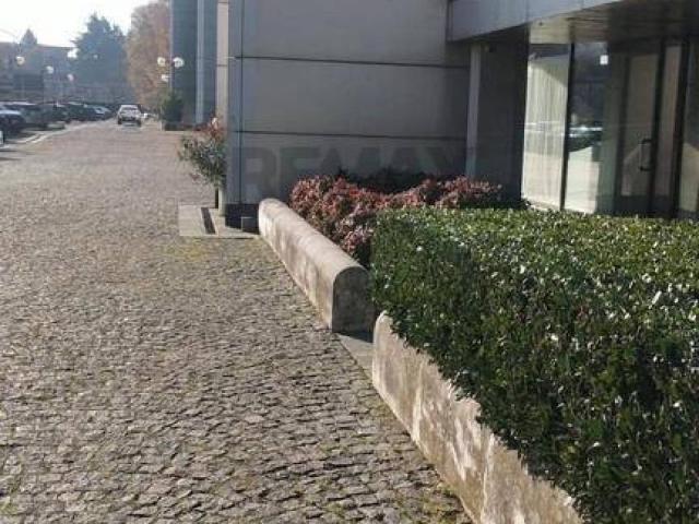 Locale Commerciale in vendita a Centro, Gallarate