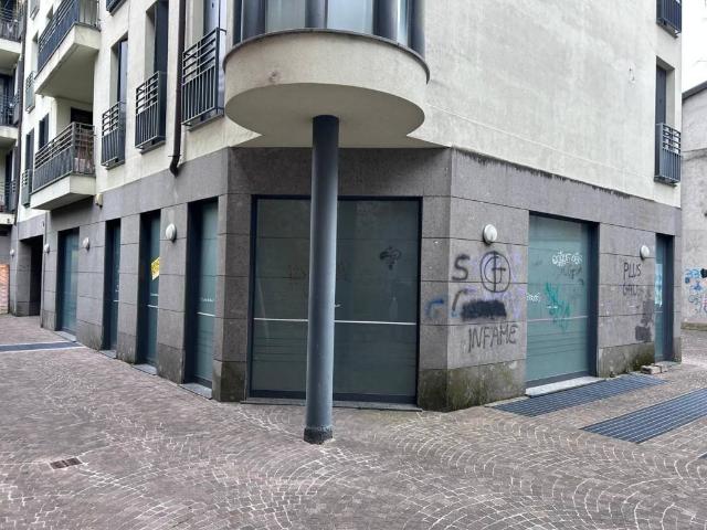 Locale Commerciale in vendita a Centro, Gallarate