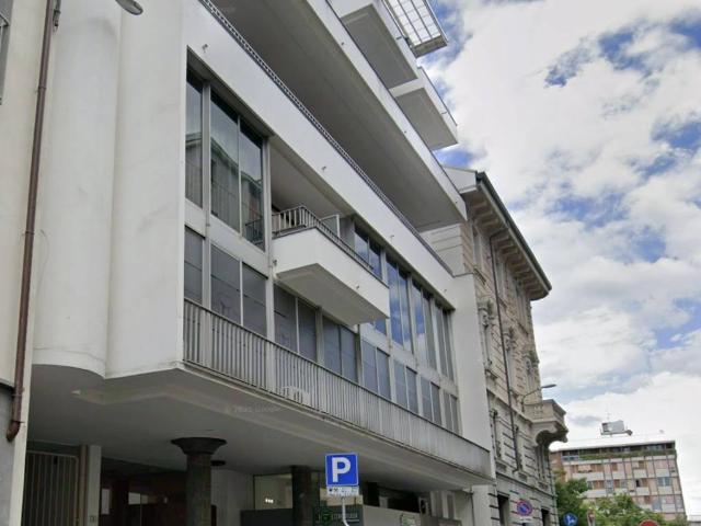 Locale Commerciale in vendita a Centro, Gallarate