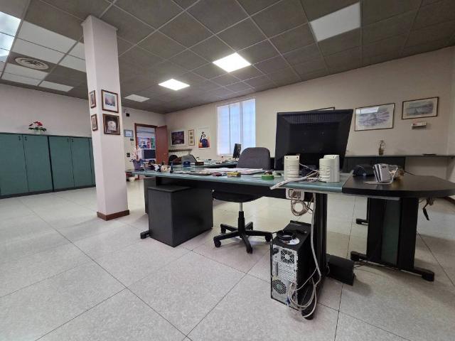 Locale Commerciale in vendita a Madonna in Campagna, Gallarate
