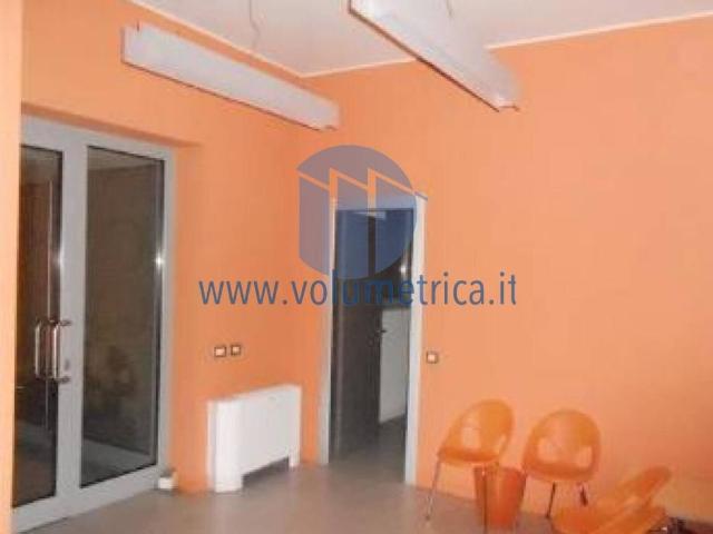 Locale Commerciale in vendita a Madonna in Campagna, Gallarate