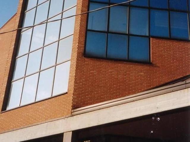 Locale Commerciale in vendita a Centro, Gallarate